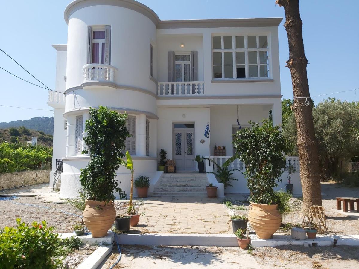 Tower Traditional Pool Villa Кремасті Екстер'єр фото