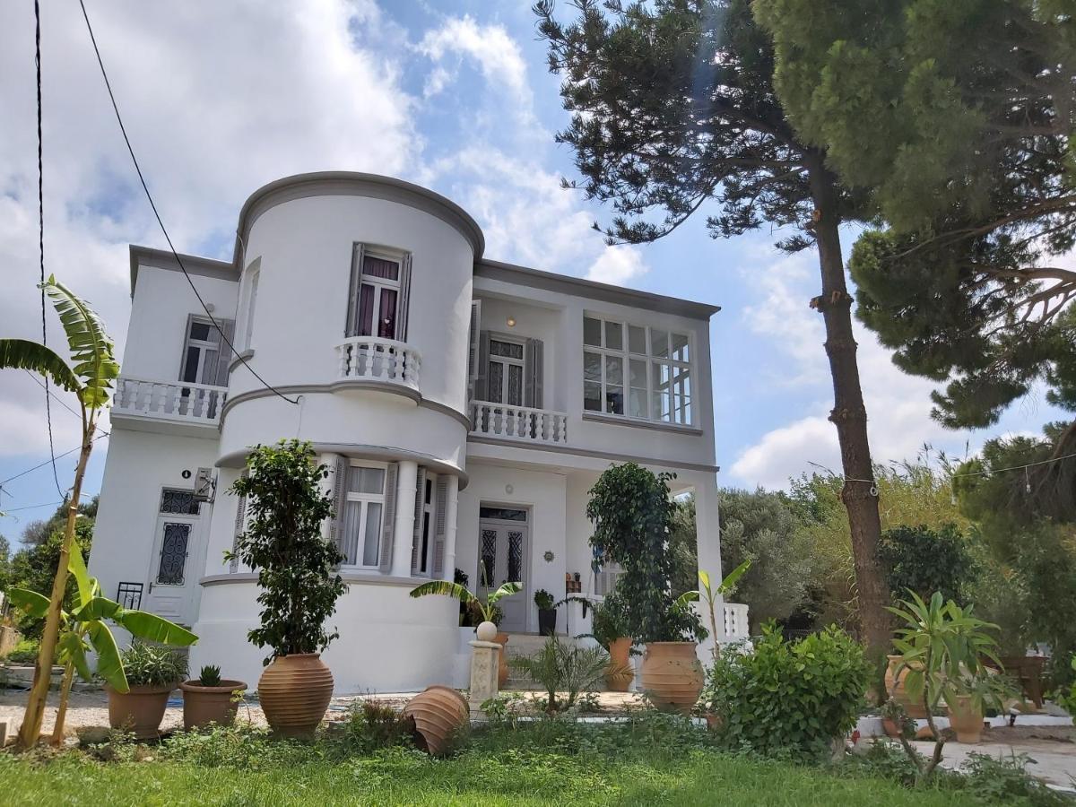 Tower Traditional Pool Villa Кремасті Екстер'єр фото