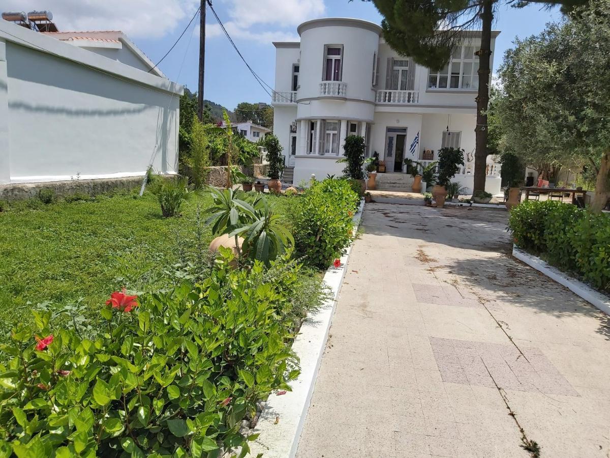 Tower Traditional Pool Villa Кремасті Екстер'єр фото