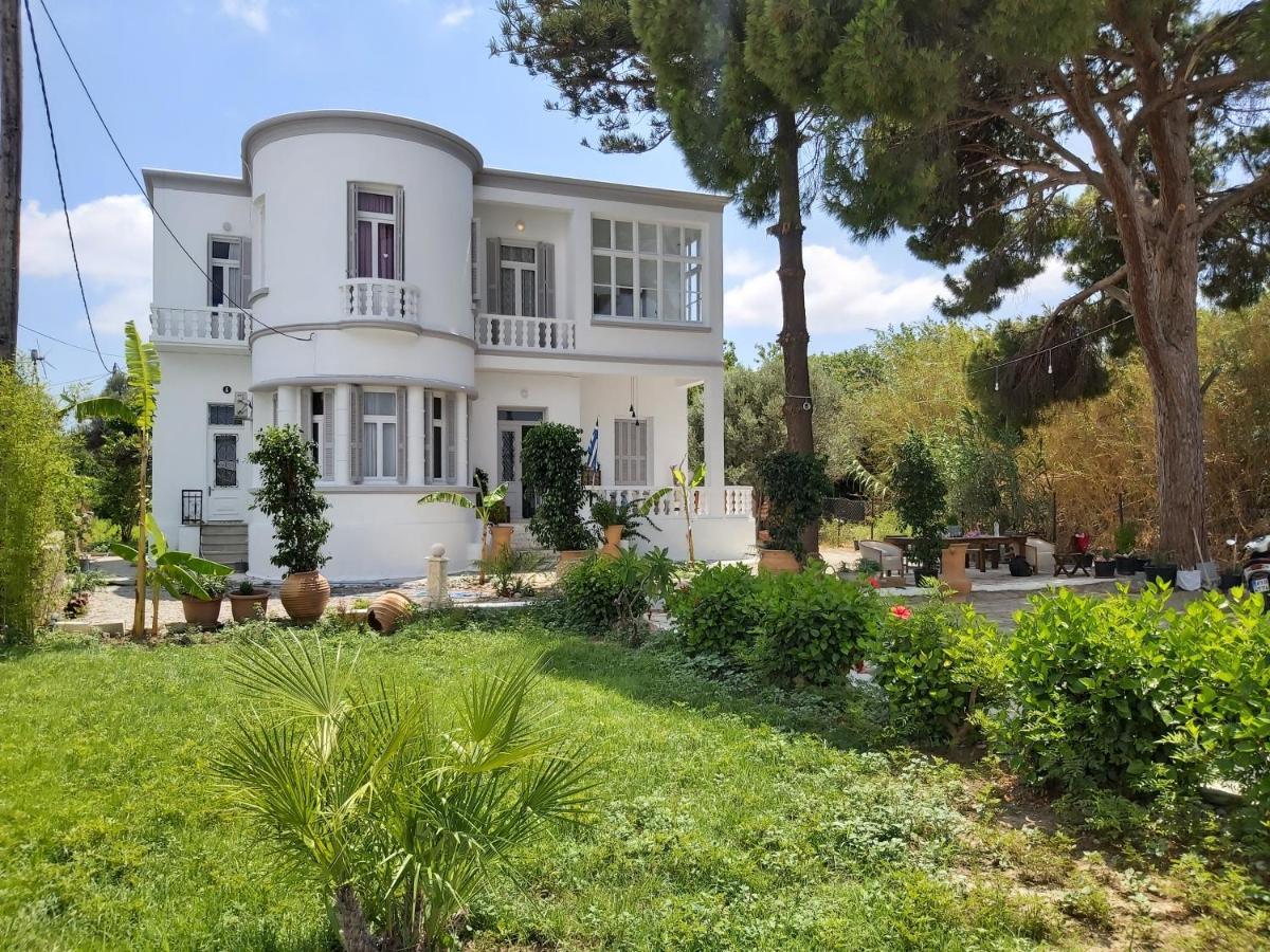 Tower Traditional Pool Villa Кремасті Екстер'єр фото